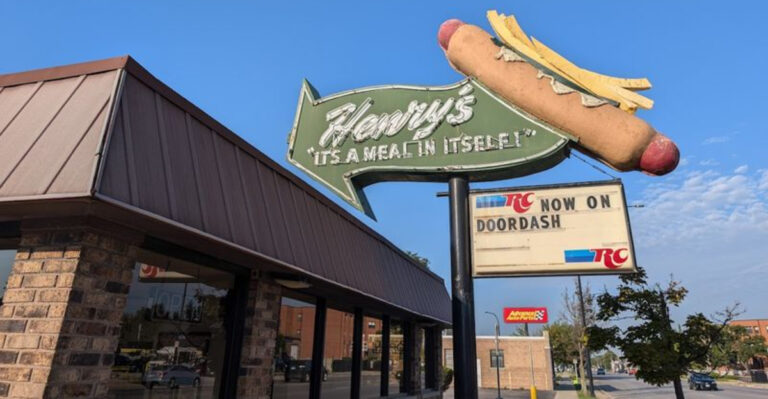 This legendary Illinois hot dog stand has been a beloved Route 66 stop for generations