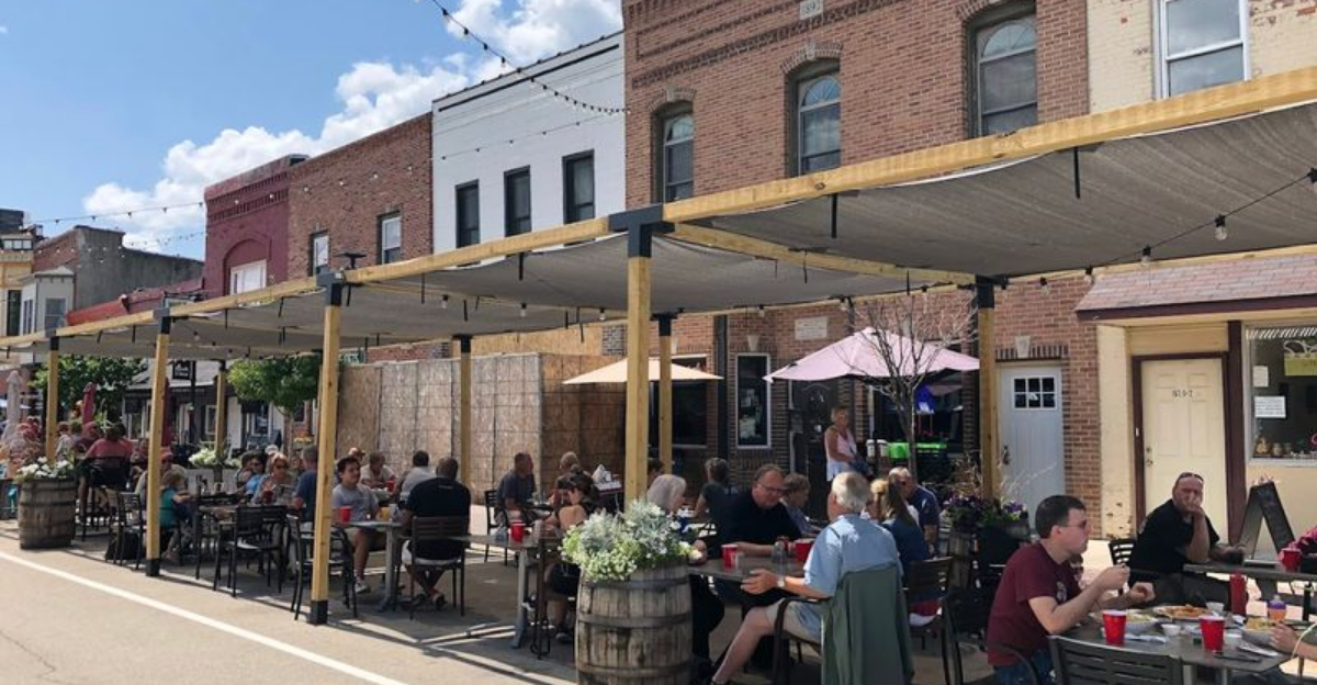 This tiny Illinois town is an ideal spot for a family weekend getaway