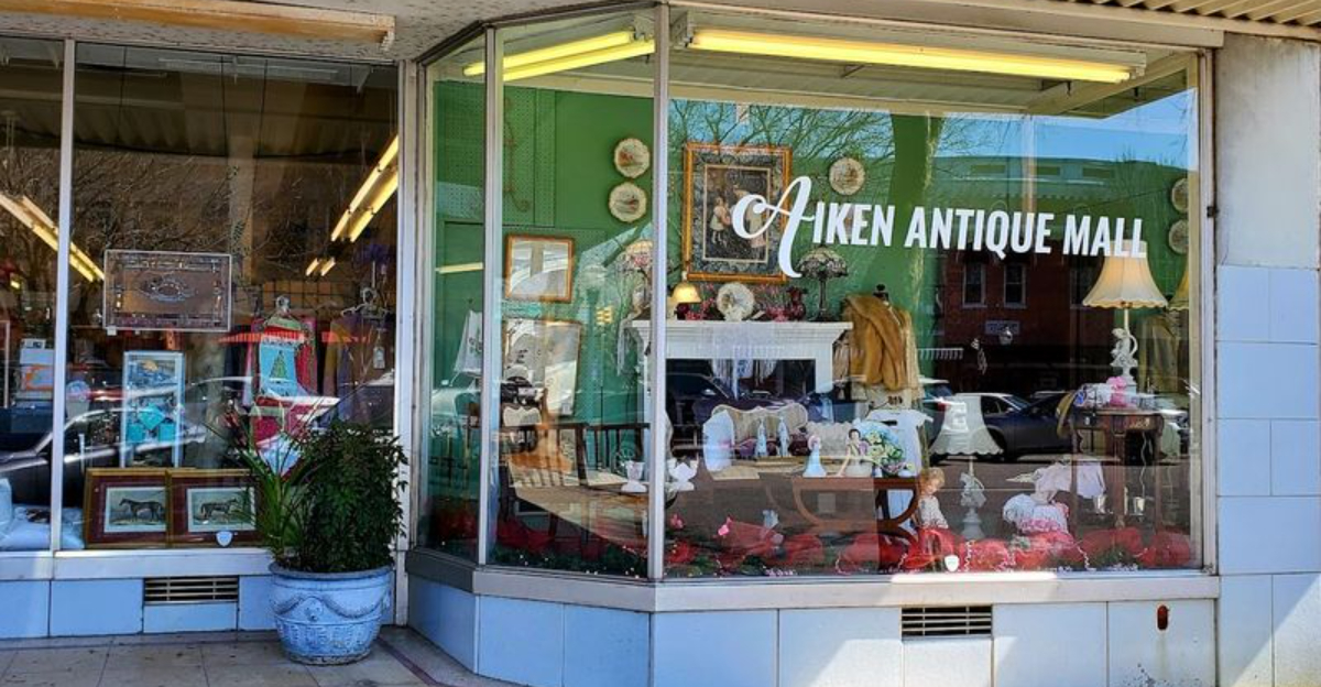 This tiny South Carolina town is perfect for days spent hunting priceless antiques
