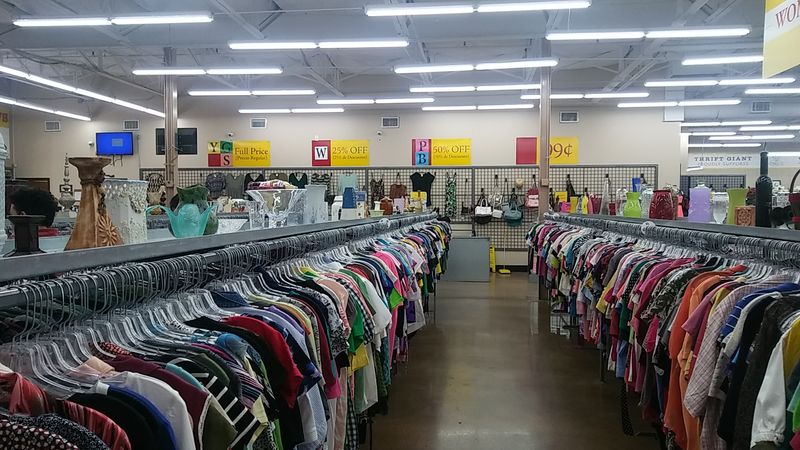 Thrift Giant - Dallas, Texas