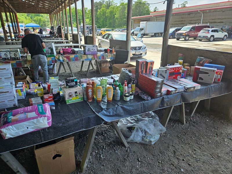 Tools and Hardware Galore for the DIY Crowd Tools and Hardware Galore for the DIY Crowd
