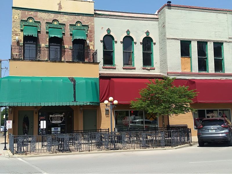 Vibrant Local Dining and Small Businesses Vibrant Local Dining and Small Businesses
