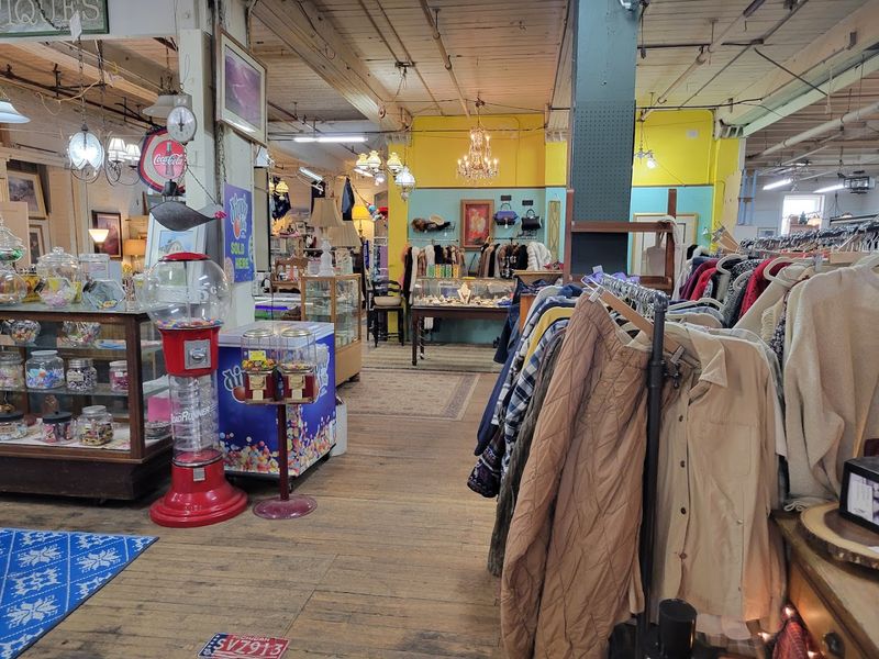 Vintage Clothing Racks That Bring Old-School Fashion Back to Life