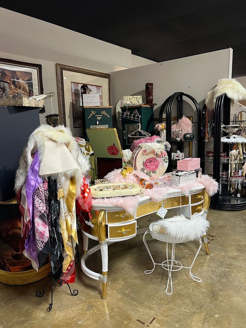 Vintage Clothing and Accessories for Unique Fashion Lovers