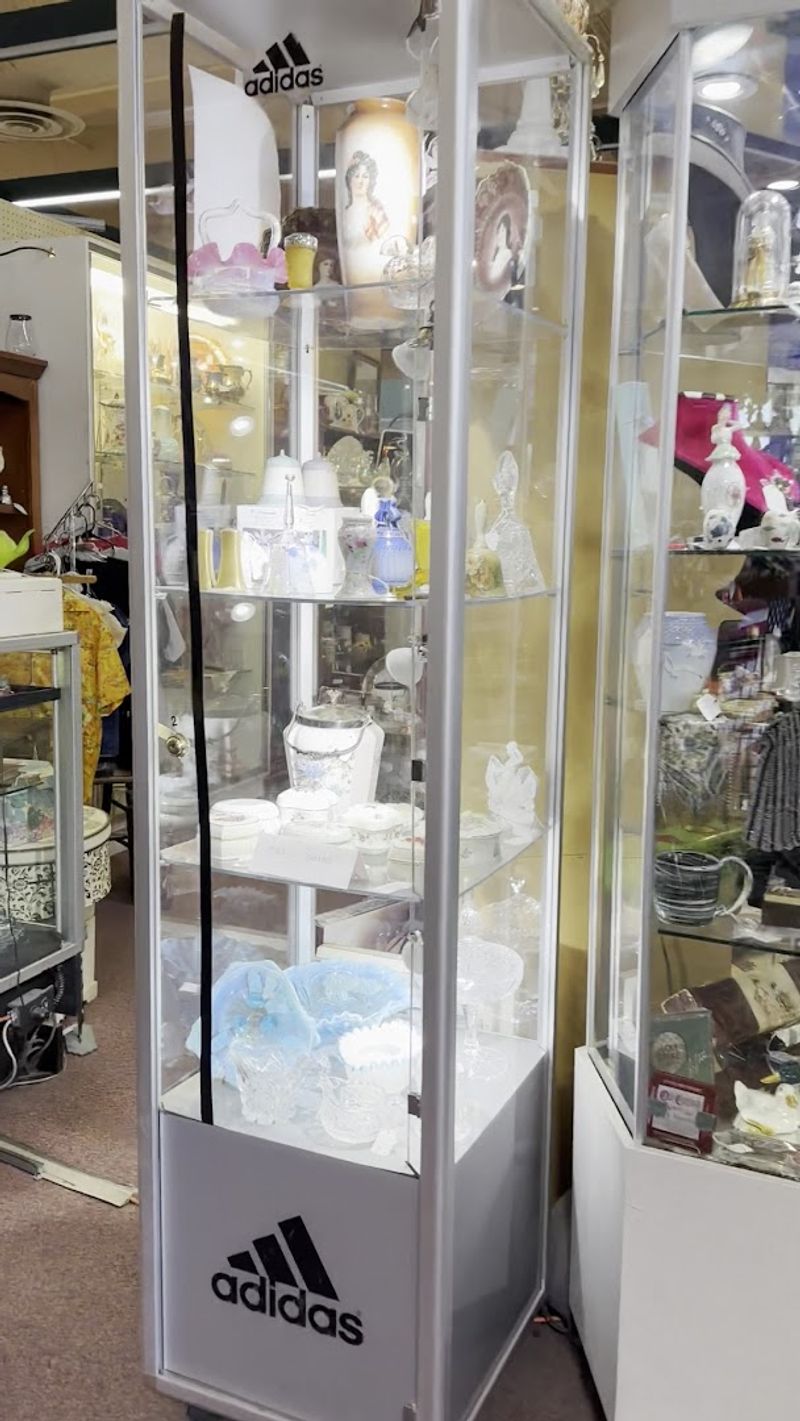 Vintage Clothing and Wearable Fashion Finds