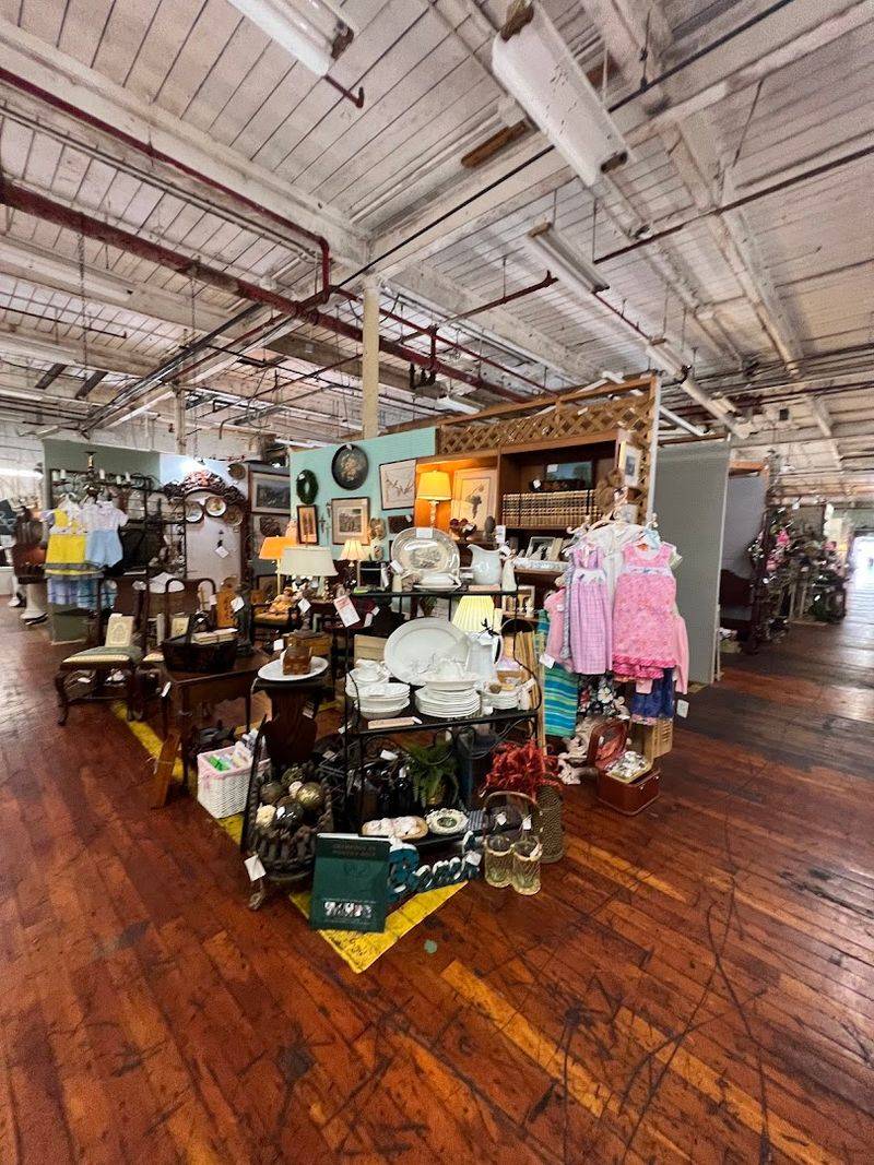 Vintage Collectibles for Every Type of Collector