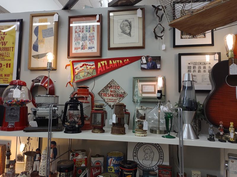 Vintage Decor and Collectibles Around Every Corner