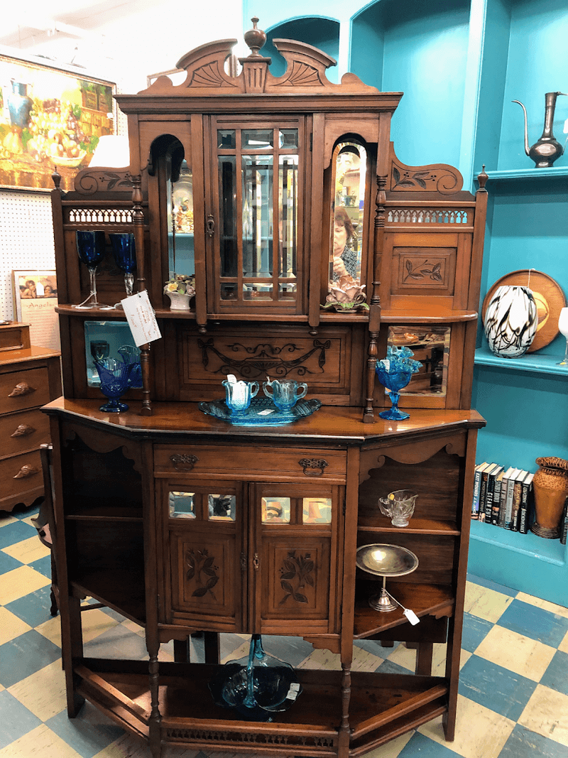 Vintage Furniture Pieces That Steal the Show Vintage Furniture Pieces That Steal the Show