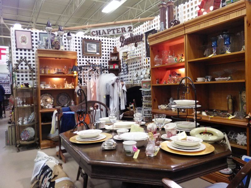 Vintage Pyrex, Corningware, and Classic Kitchenware Vintage Pyrex, Corningware, and Classic Kitchenware