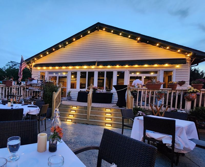 Waterfront Ambiance That Sets the Mood Instantly