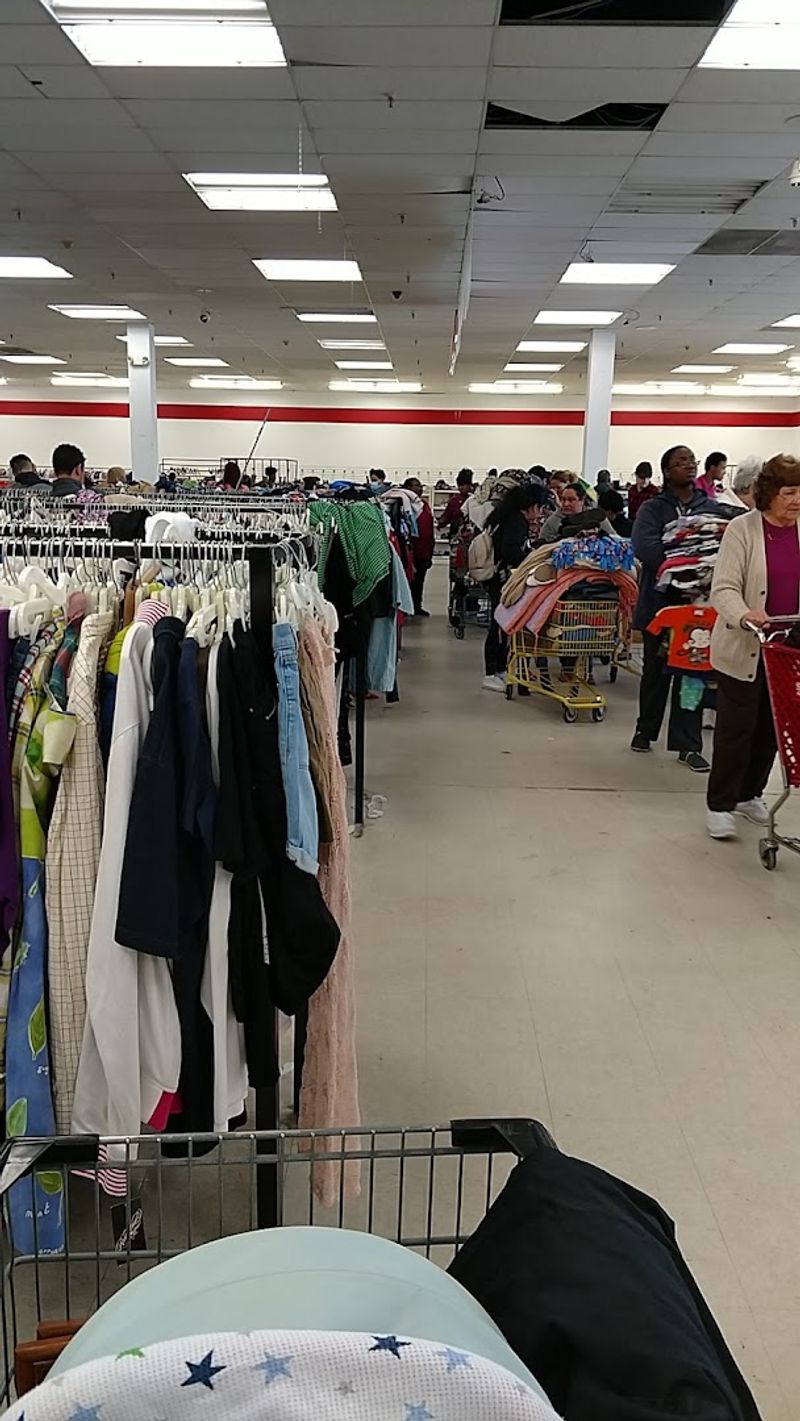 What to Expect From the Store's Vibe and Atmosphere What to Expect From the Store's Vibe and Atmosphere