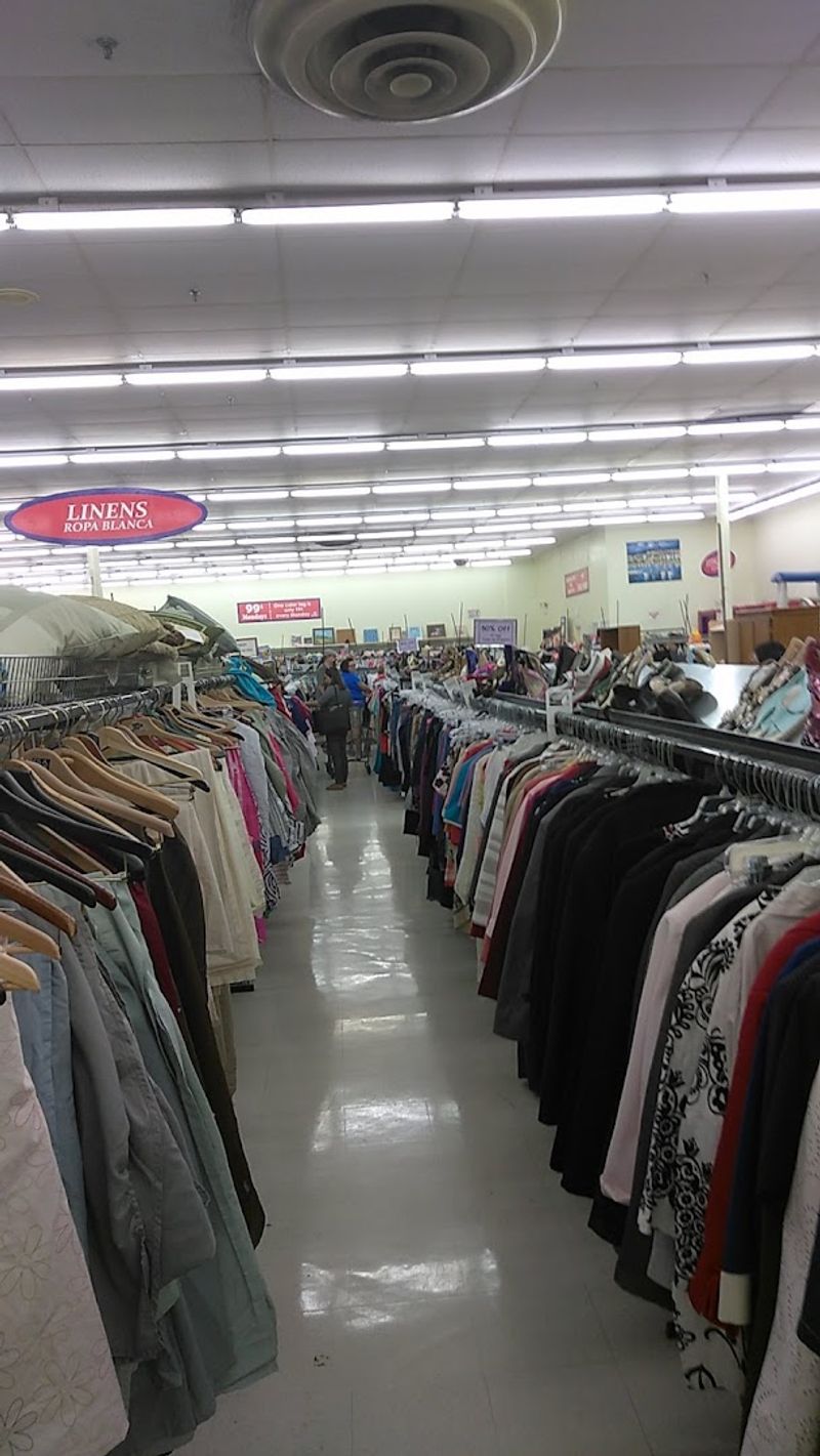 Why Shoppers Keep Coming Back Despite Mixed Reviews