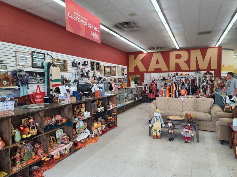 Why Treasure Hunters Keep Returning to This Knoxville Gem