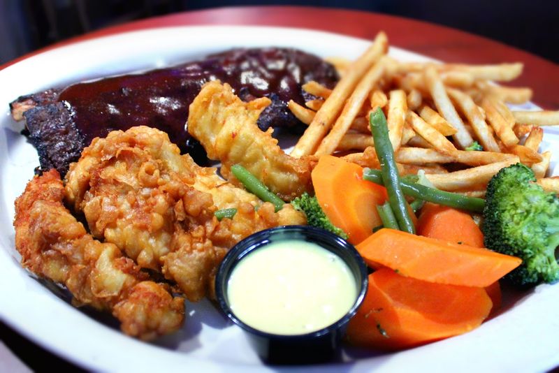 World-Famous Chicken Fingers Worth the Hype World-Famous Chicken Fingers Worth the Hype