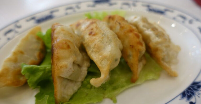 21 old-school meals that win people over the moment they give them a chance