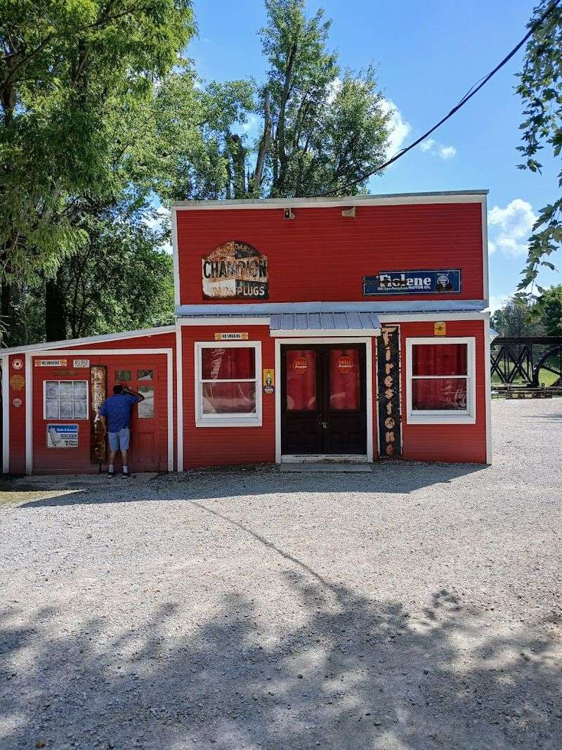 A 1940s-Era Gas Station Frozen in Time