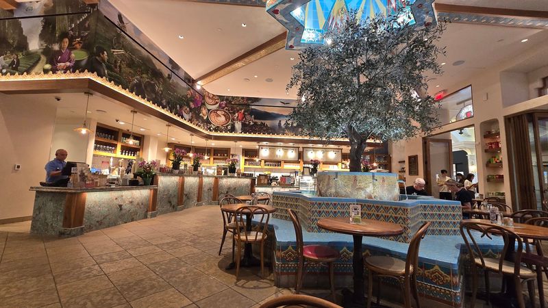 A Café Atmosphere That Feels Like a Hidden Garden