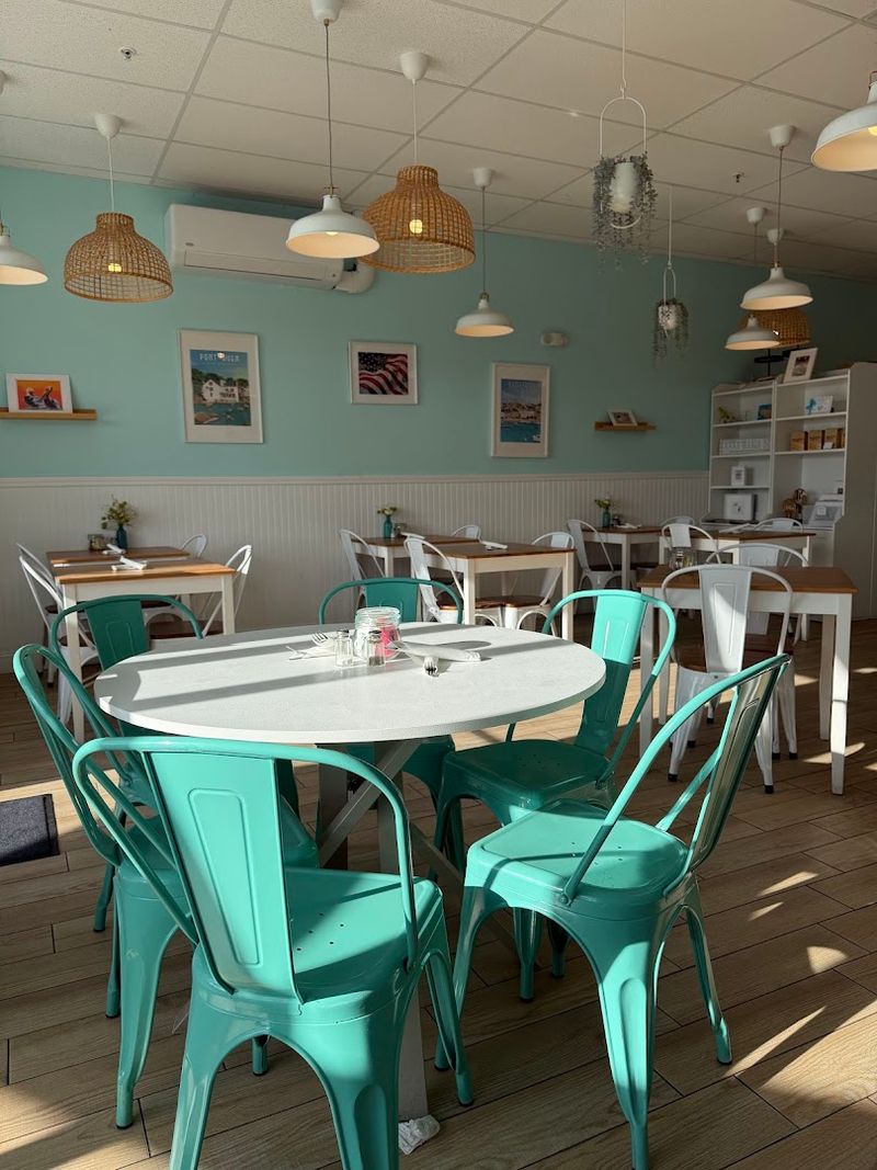 A Café That Feels Like a Warm Hug the Moment You Walk In