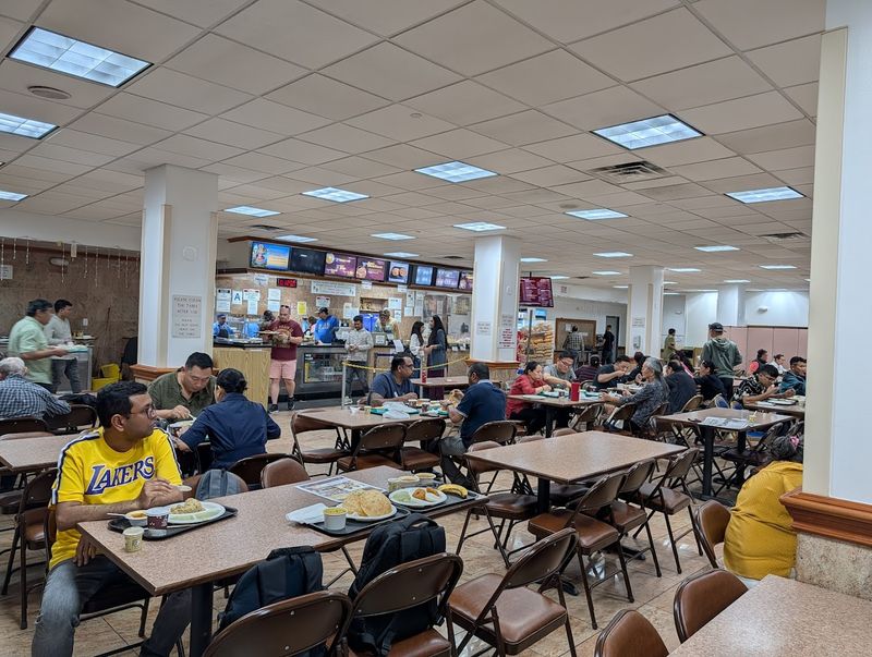 A Cafeteria-Style Setup With Zero Pretense