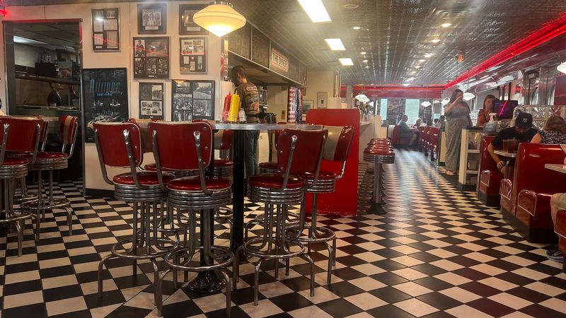 A Cozy Alternative to the Overcrowded Smoky Mountain Tourist Traps A Cozy Alternative to the Overcrowded Smoky Mountain Tourist Traps