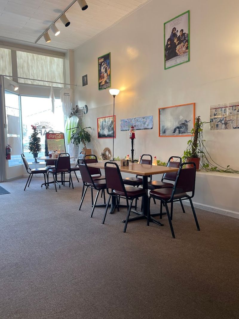 A Cozy Spot That Out-of-Towners Keep Discovering and Loving