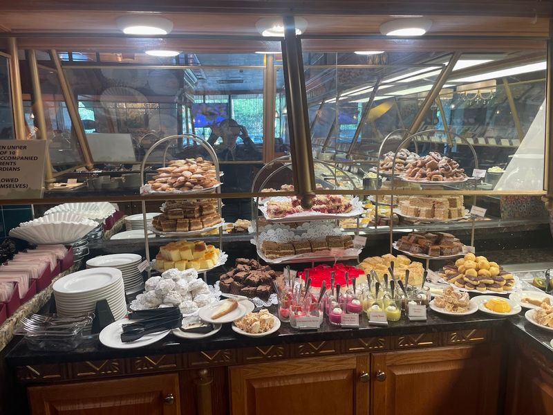 A Dessert Bar That Ends the Meal on a High Note