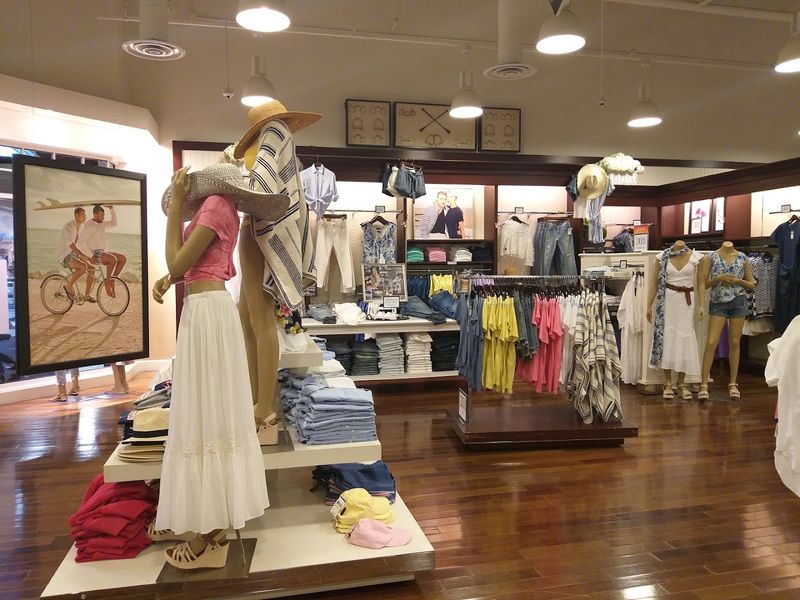 A Great Stop for Buying Gifts to Take Back Home