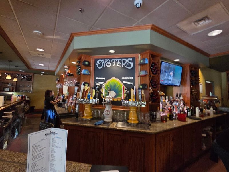 A Happy Hour That Makes Weekends Feel Like a Celebration A Happy Hour That Makes Weekends Feel Like a Celebration