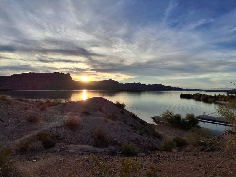 A Lakeside Setting That Feels Like a Dream