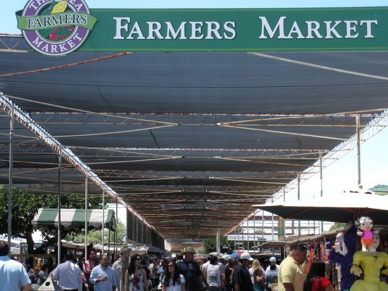 A Massive 120-Acre Shopping Experience A Massive 120-Acre Shopping Experience