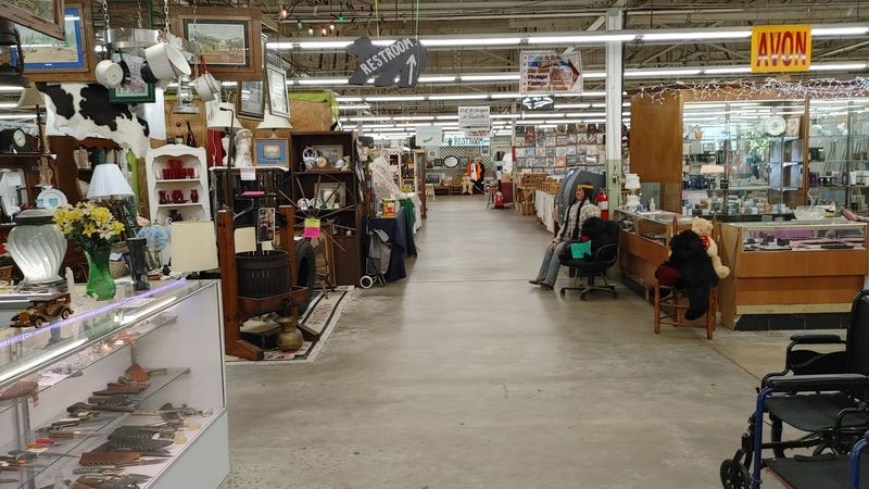 A Massive Indoor Space Full of Surprises