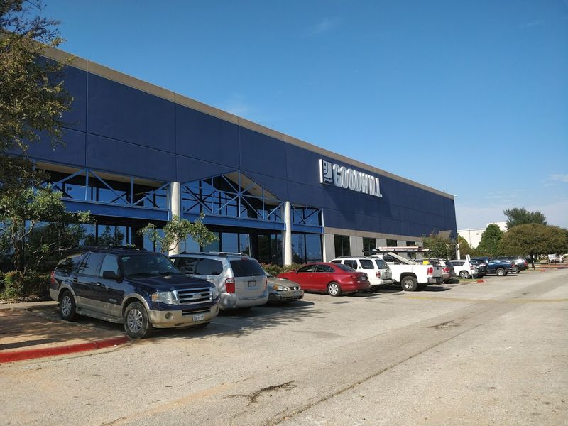 A Massive Space With Plenty of Parking