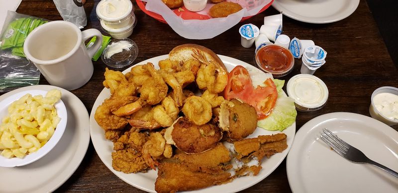A Menu That Goes Way Beyond Seafood A Menu That Goes Way Beyond Seafood