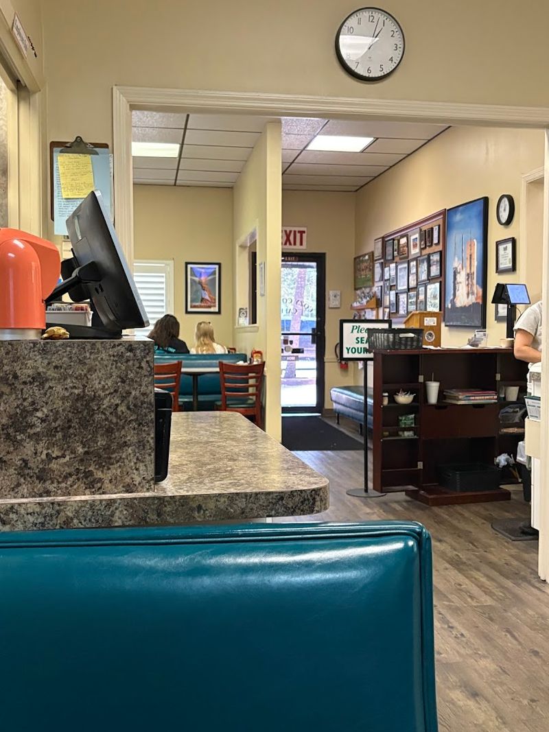 A Neighborhood Cafe With a Big Heart