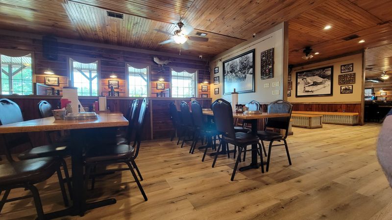 A Rustic, Cozy Atmosphere That Feels Genuinely Southern A Rustic, Cozy Atmosphere That Feels Genuinely Southern