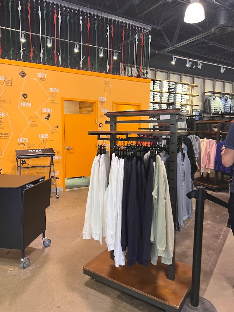 A Shopper's Paradise With Over 100 Brand-Name Stores A Shopper's Paradise With Over 100 Brand-Name Stores