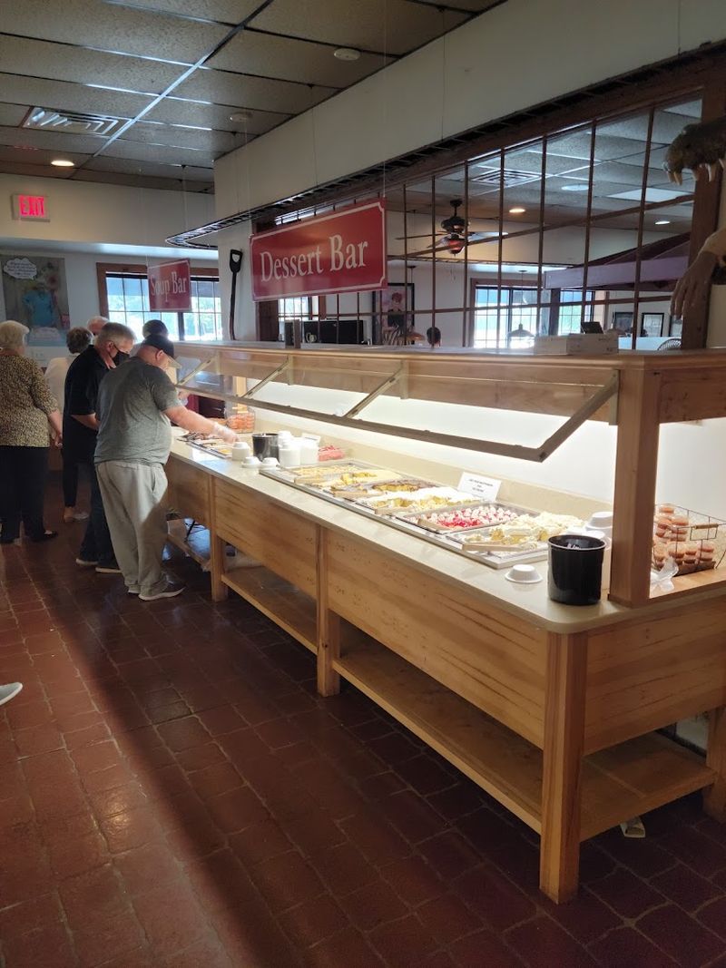 A Southern Buffet That Keeps Loyal Fans Driving Over an Hour