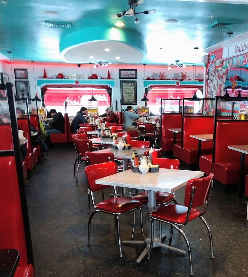 A Step Back in Time: The Iconic Retro Interior A Step Back in Time: The Iconic Retro Interior