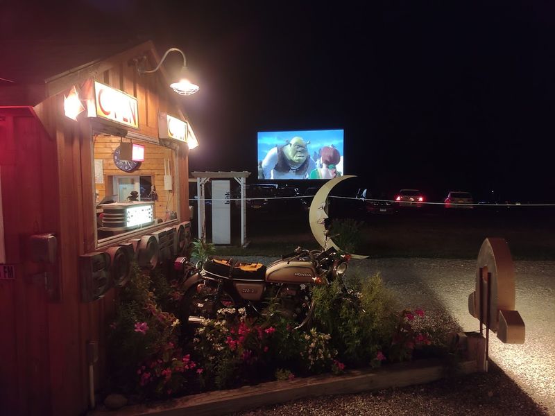 A Step Back in Time: The Retro Drive-In Experience A Step Back in Time: The Retro Drive-In Experience