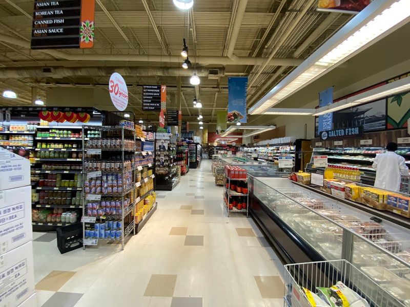 A Store Layout and Size That Sets the Bar High