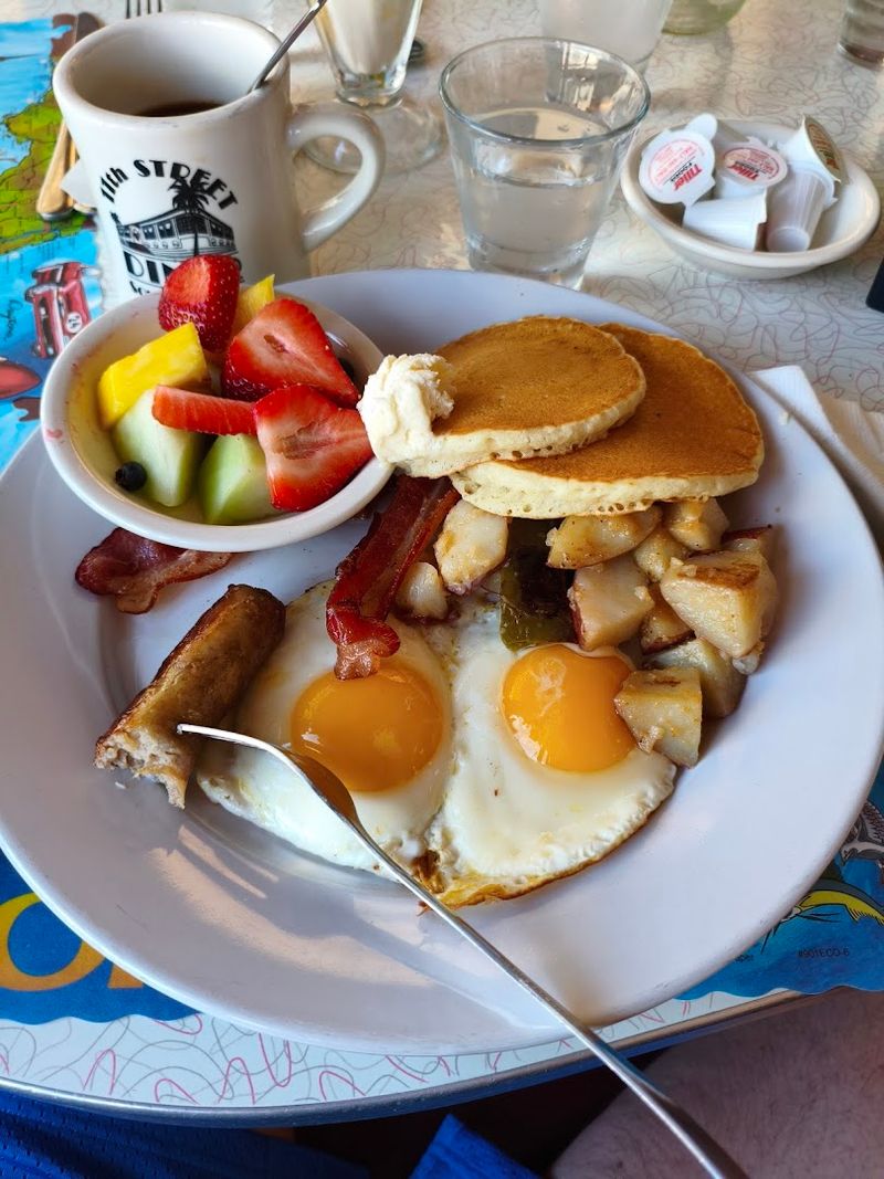 All-Day Breakfast That Keeps Crowds Coming Back