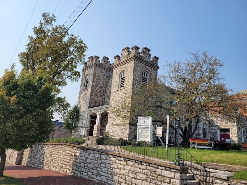 Alton's Haunted History Tours: The Town Embraces Its Ghosts Alton's Haunted History Tours: The Town Embraces Its Ghosts
