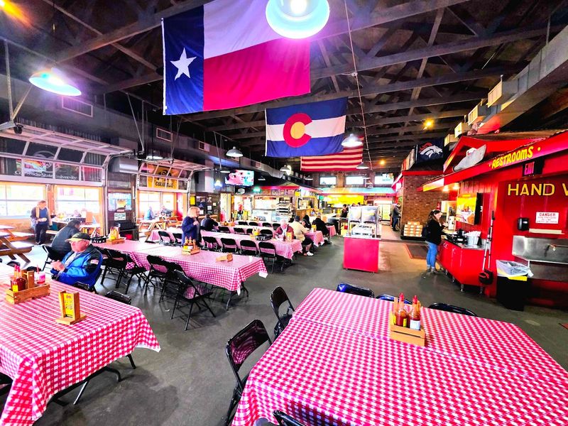 An Atmosphere That Feels Like a Texas Roadside Classic