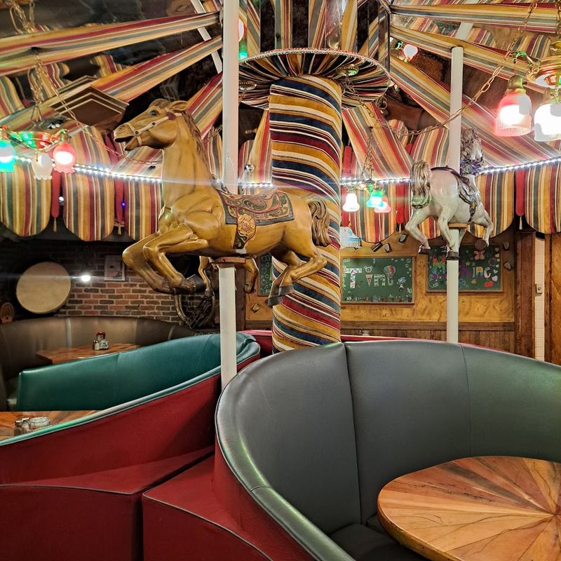 An Atmosphere That Hits Differently When You Bring Out-of-Town Guests An Atmosphere That Hits Differently When You Bring Out-of-Town Guests