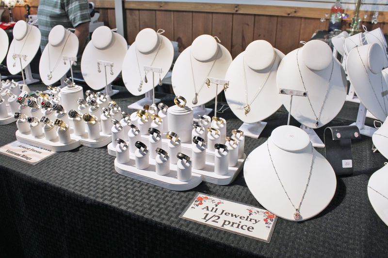 An Indoor Jewelry Shop With Surprisingly Great Prices