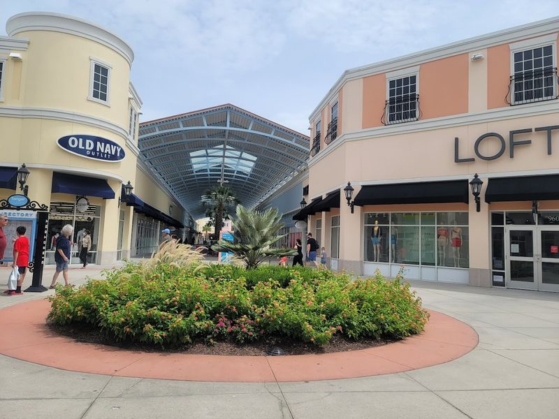 An Outdoor Shopping Layout That Feels Like a Stroll Through the Lowcountry An Outdoor Shopping Layout That Feels Like a Stroll Through the Lowcountry