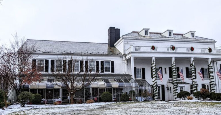 Antique Lovers Travel Across New York To Explore This Charming Small Town