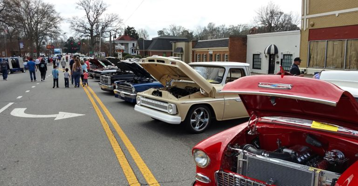 Antique Lovers Will Fall Head Over Heels For This Charming Small Town In Georgia