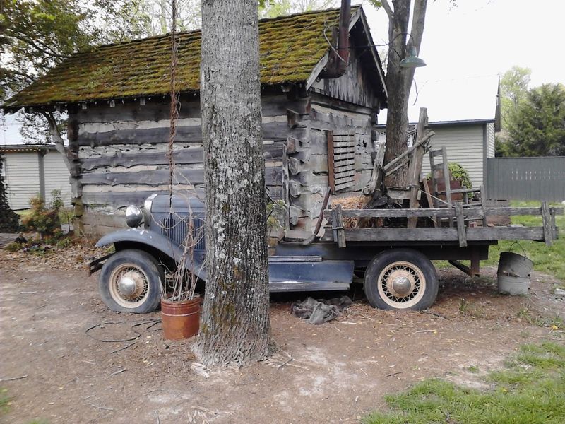 Antique Shops Full of Treasures Worth Discovering Antique Shops Full of Treasures Worth Discovering