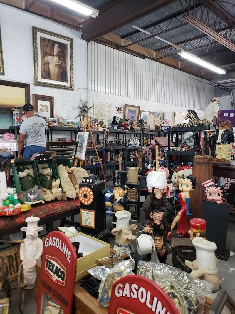 Antiques and Vintage Collectibles That Serious Treasure Hunters Dream About